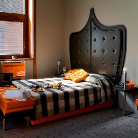 オレンジ ホテル ローマ 部屋 写真